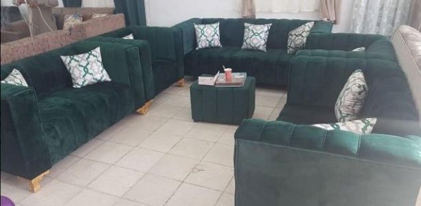 للبيع كنب جاهز وتفصيل خمس قطع 