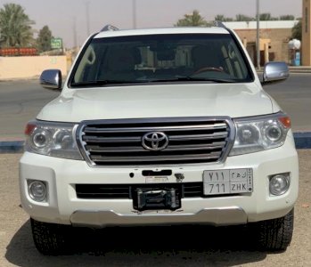 تويوتا لاندكروزر GXR موديل 2015