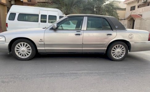 للبيع فورد  جراند ماركيز   2008