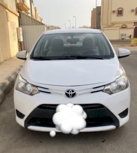 للبيع تويوتا يارس 2015