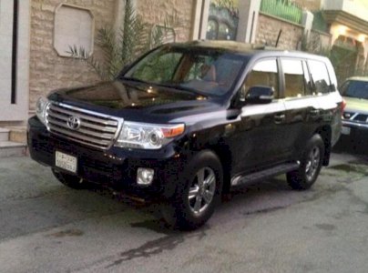 تويوتا لاند كروزر 2012 اسود نظيفه