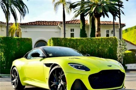 استون مارتن  2020 DBS   نظيفة للبيع