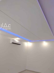 للإيجار  فيلا في شارع عبدالعزيز الشعيبي الريا