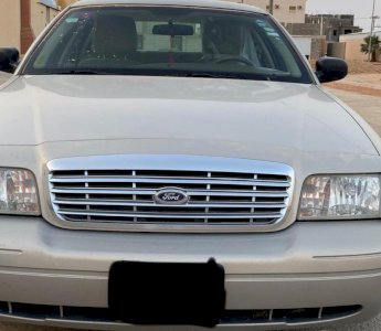 للبيع فورد كراون فكتوريا 2011 