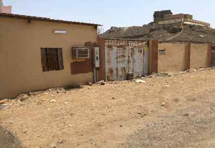 للبيع ارضين متجاورتين في حي الحرازات، جدة