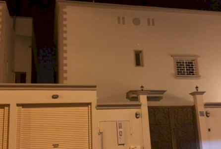 فيلا بحديقه في الحوش ف منطقة حيوية ومنتعشة 